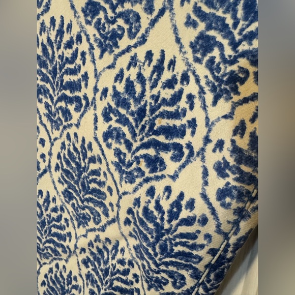 J. McLaughlin Lexi Jean Women’s 10 Blue White Medallion Print Skinny Excellent - Picture 2 of 7